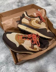 Travis Scott x Air Max 1 'Baroque Brown' photo review