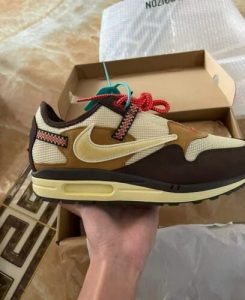 Travis Scott x Air Max 1 'Baroque Brown' photo review