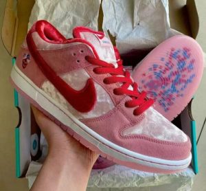 StrangeLove x Dunk Low SB 'Valentine's Day' photo review