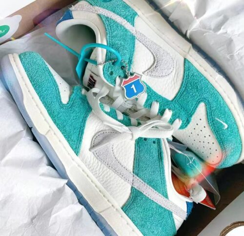 Kasina x Dunk Low 'Road Sign' photo review