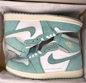 Jordan 1 Retro High OG 'Turbo Green' photo review