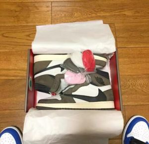 Travis Scott x Jordan 1 Retro High OG 'Mocha' photo review