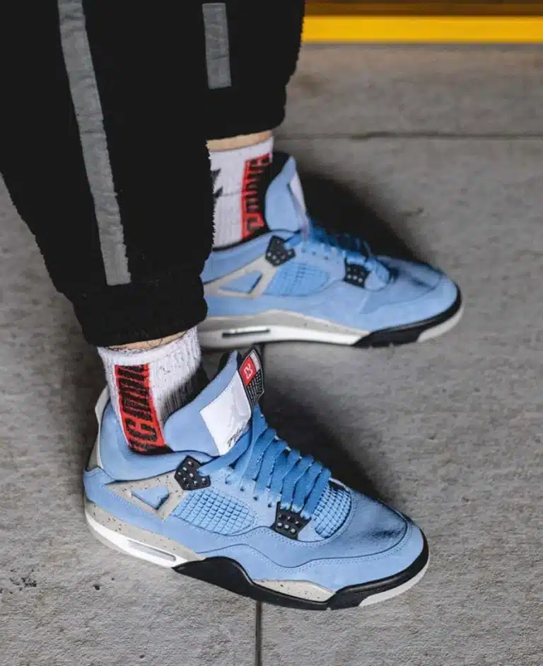 Jordan 4 Retro 'University Blue' photo review