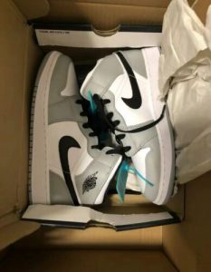 Jordan 1 Mid 'Light Smoke Grey' photo review