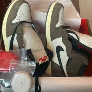 Travis Scott x Jordan 1 Retro High OG 'Mocha' photo review