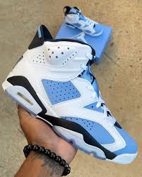 Jordan 6 Retro 'University Blue' photo review