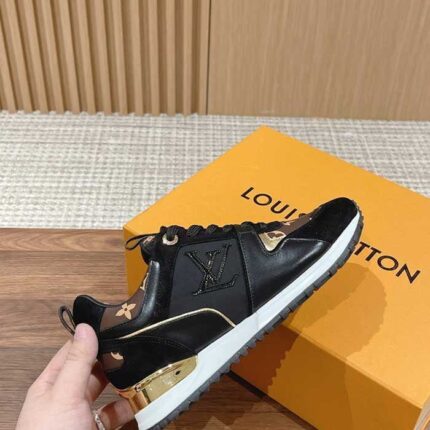 WMNS RUN AWAY TRAINERS