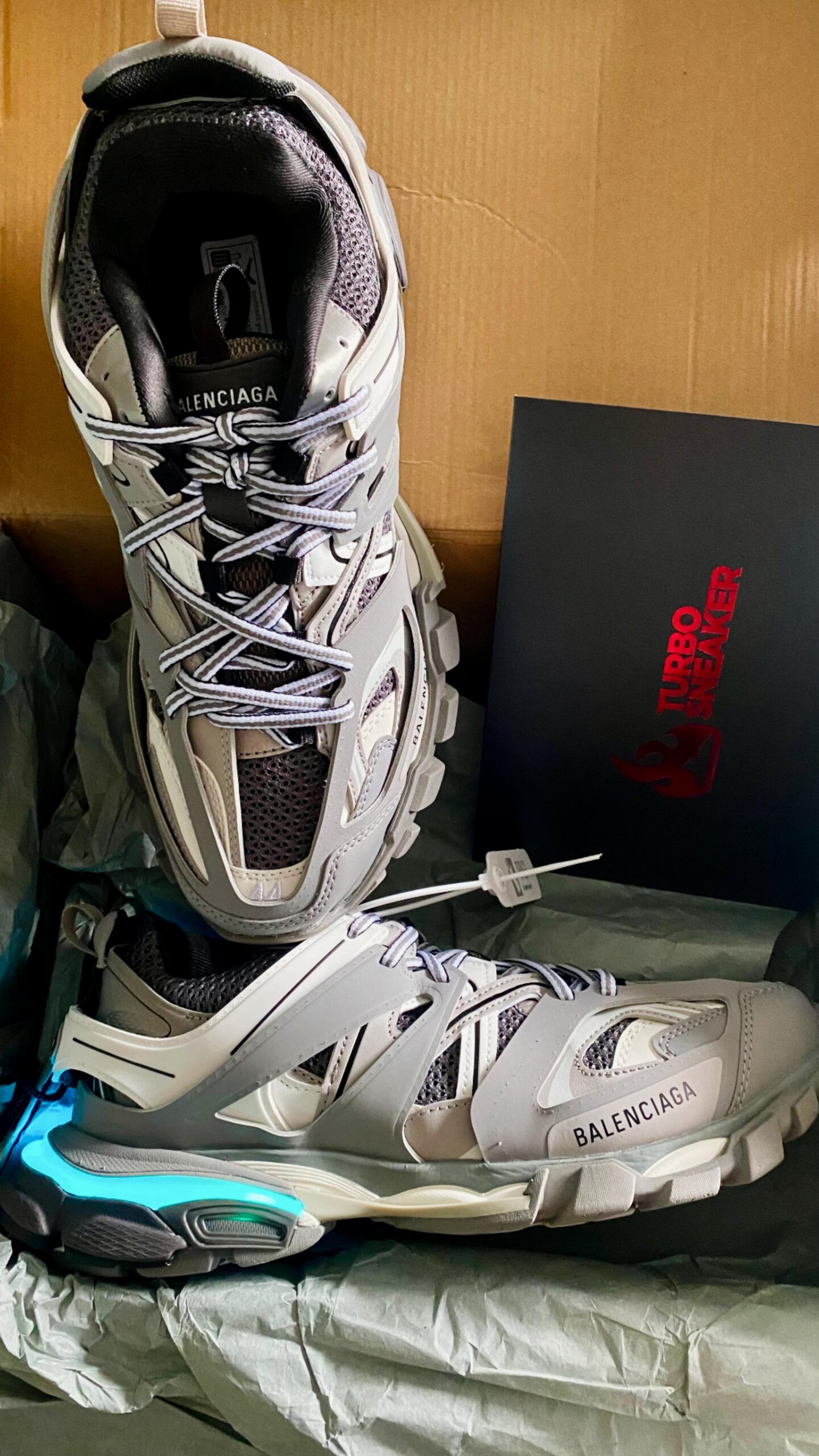 Click to view full screen Track.3 Trainer LED ‘Gray’ photo review